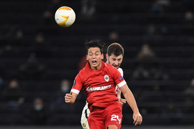 库里39分汤神对阵老东家22分 勇士险胜独行侠