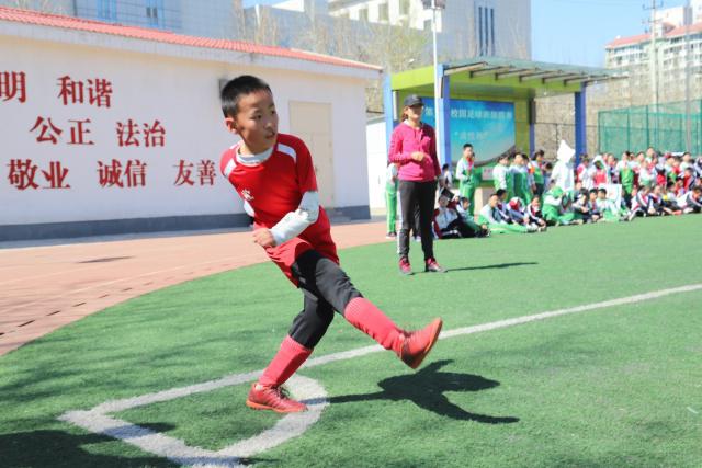 现代足球高手论剑 胜败就在一个指尖